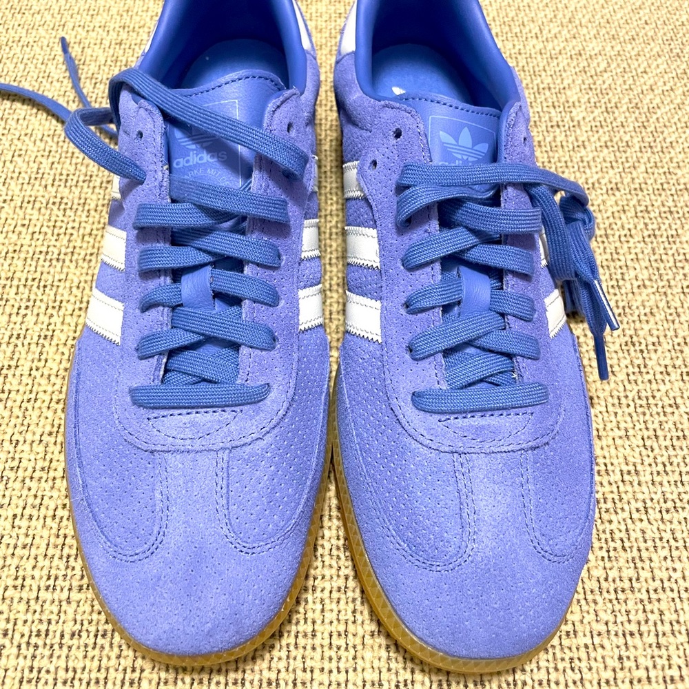 BNWOT Adidas Gazelle sneakers
